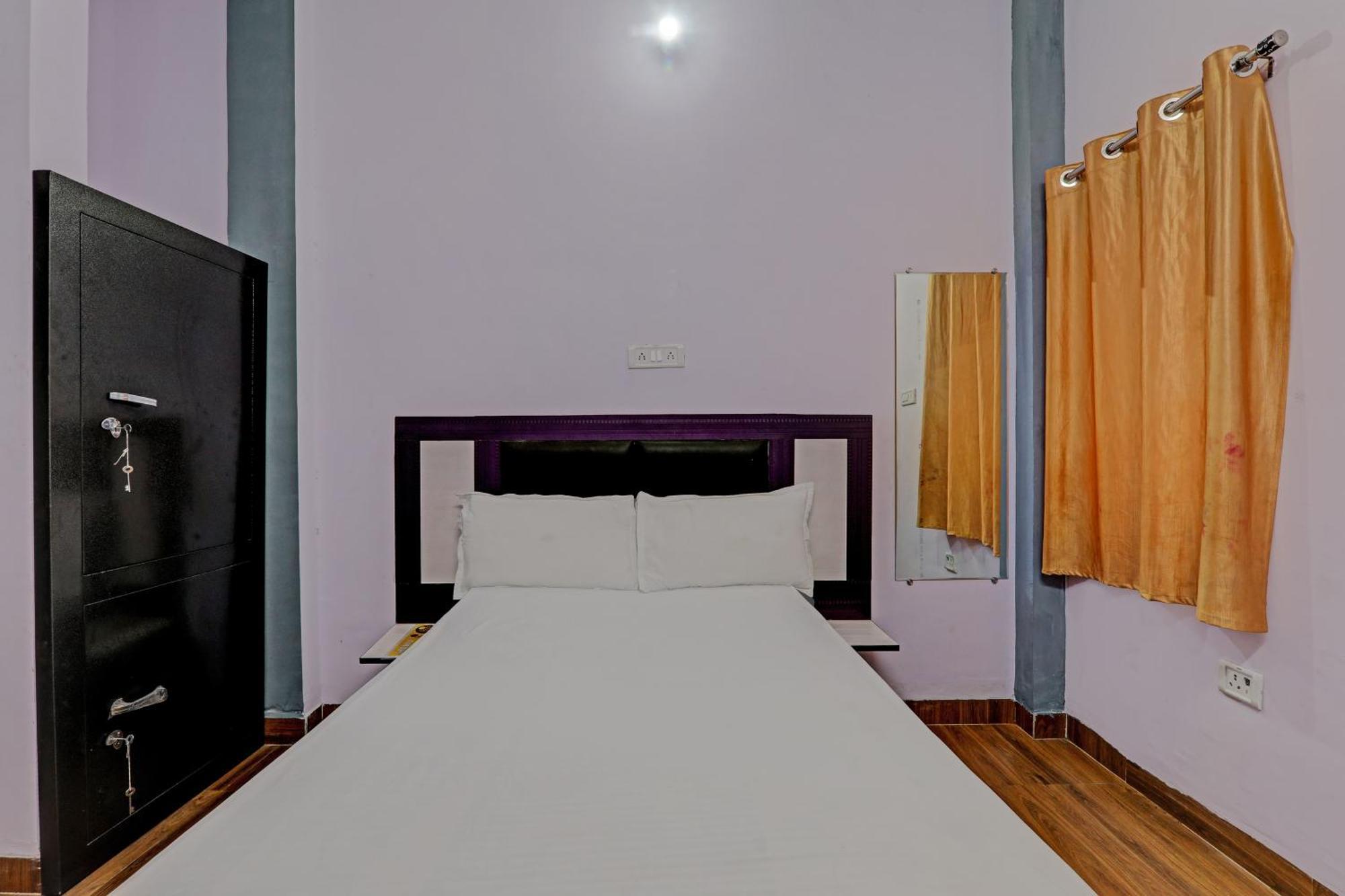 Oyo Hotel Crown ลัคเนา ภายนอก รูปภาพ