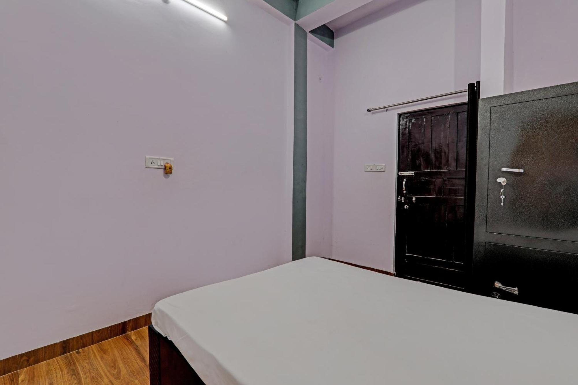 Oyo Hotel Crown ลัคเนา ภายนอก รูปภาพ