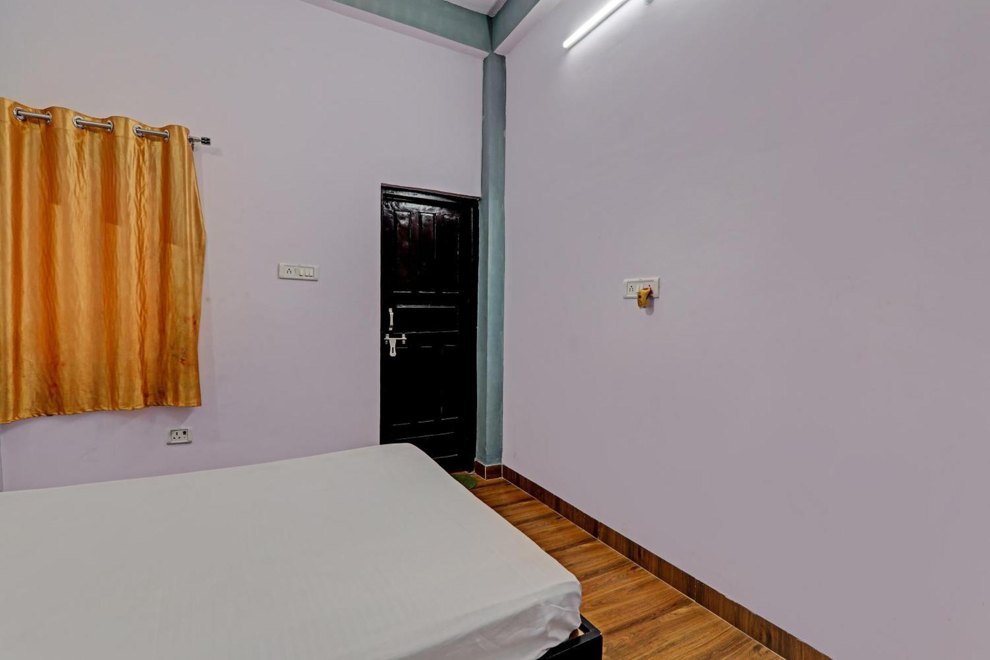 Oyo Hotel Crown ลัคเนา ภายนอก รูปภาพ