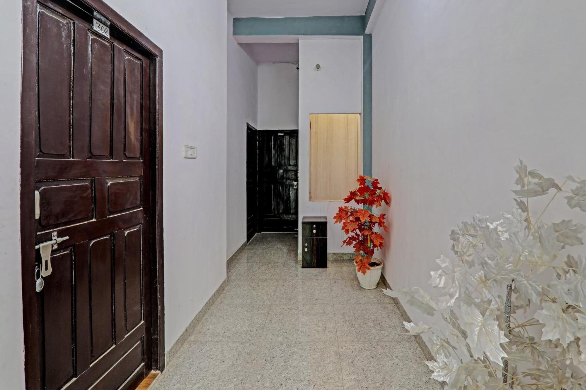 Oyo Hotel Crown ลัคเนา ภายนอก รูปภาพ