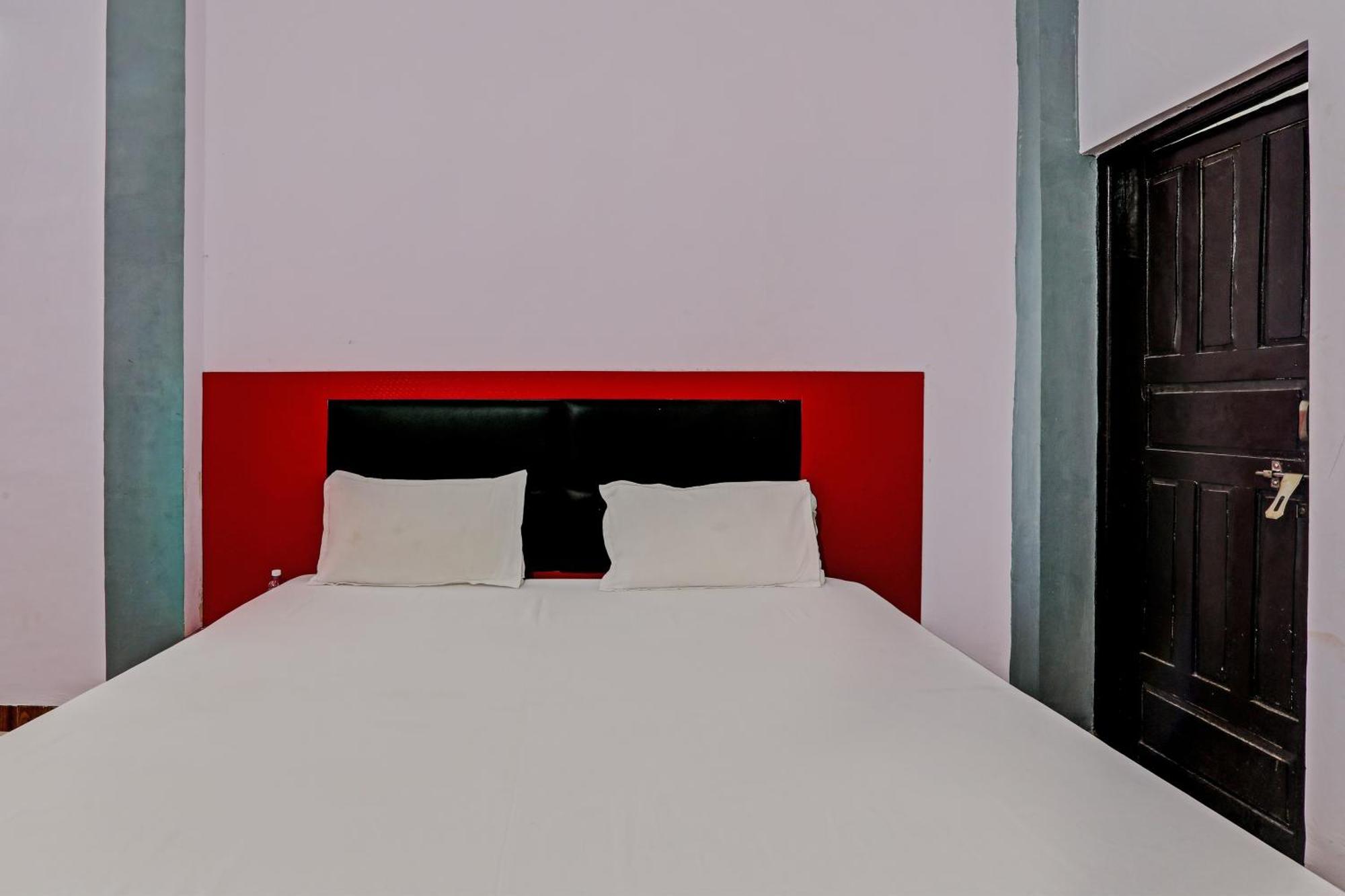 Oyo Hotel Crown ลัคเนา ภายนอก รูปภาพ