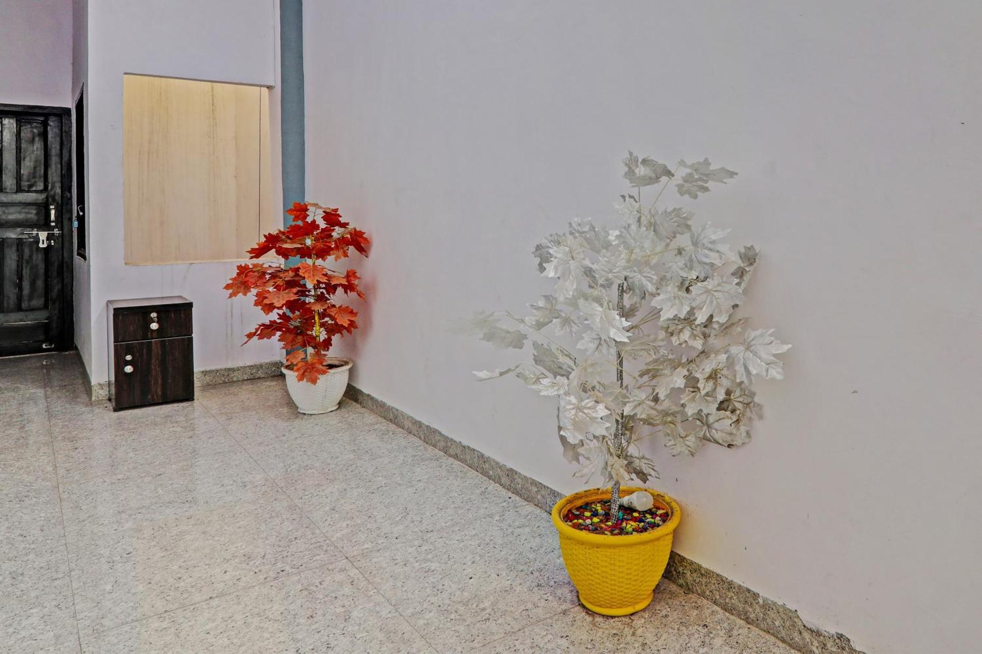 Oyo Hotel Crown ลัคเนา ภายนอก รูปภาพ