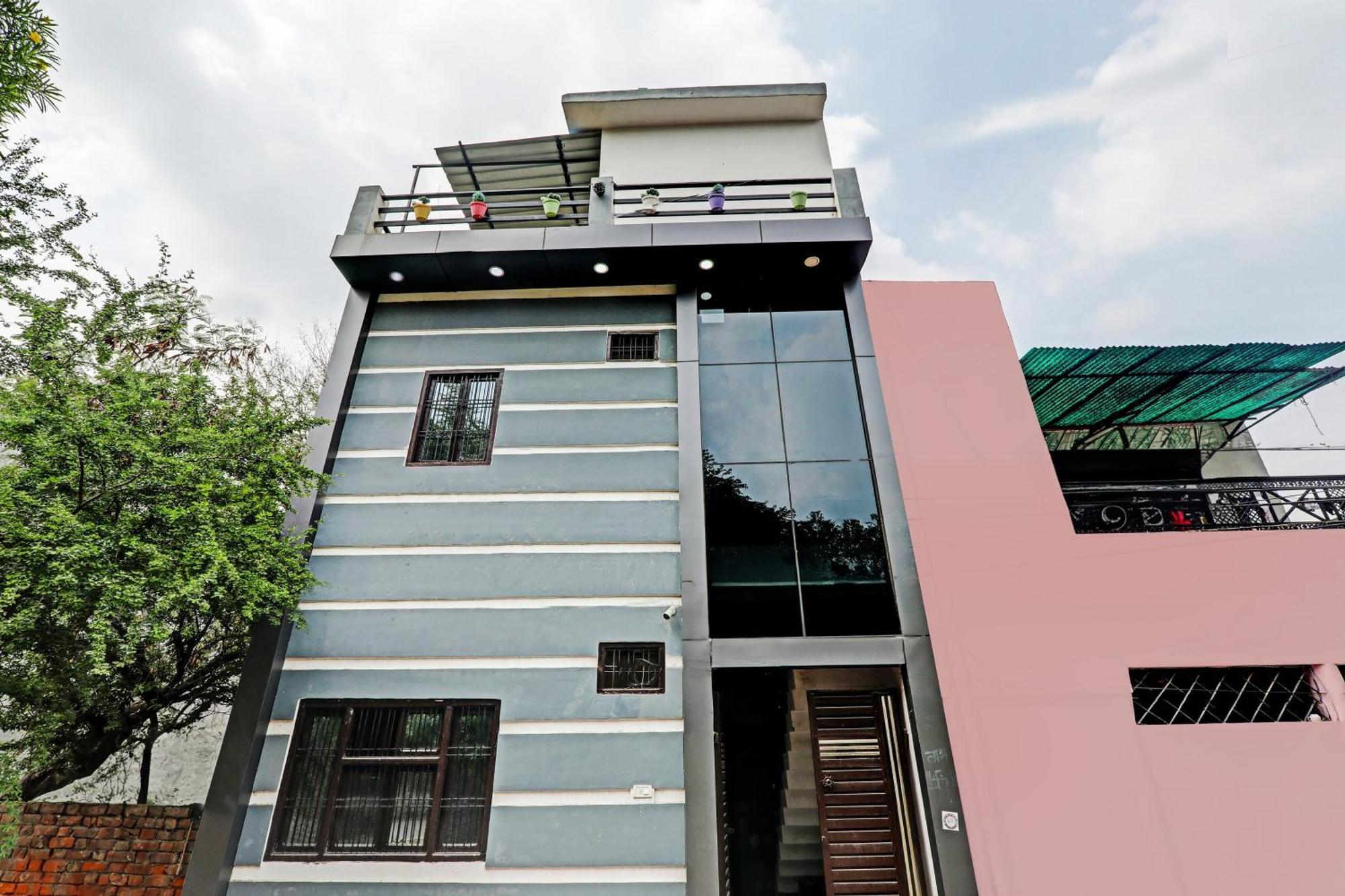 Oyo Hotel Crown ลัคเนา ภายนอก รูปภาพ