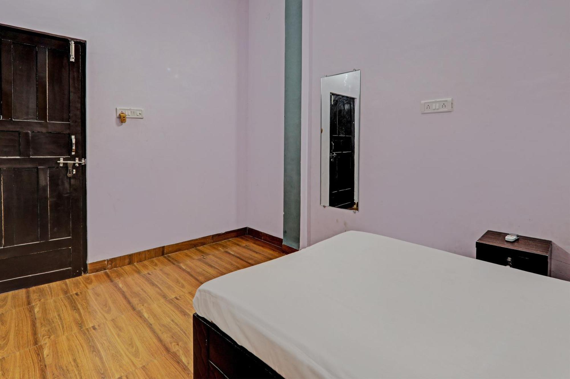 Oyo Hotel Crown ลัคเนา ภายนอก รูปภาพ