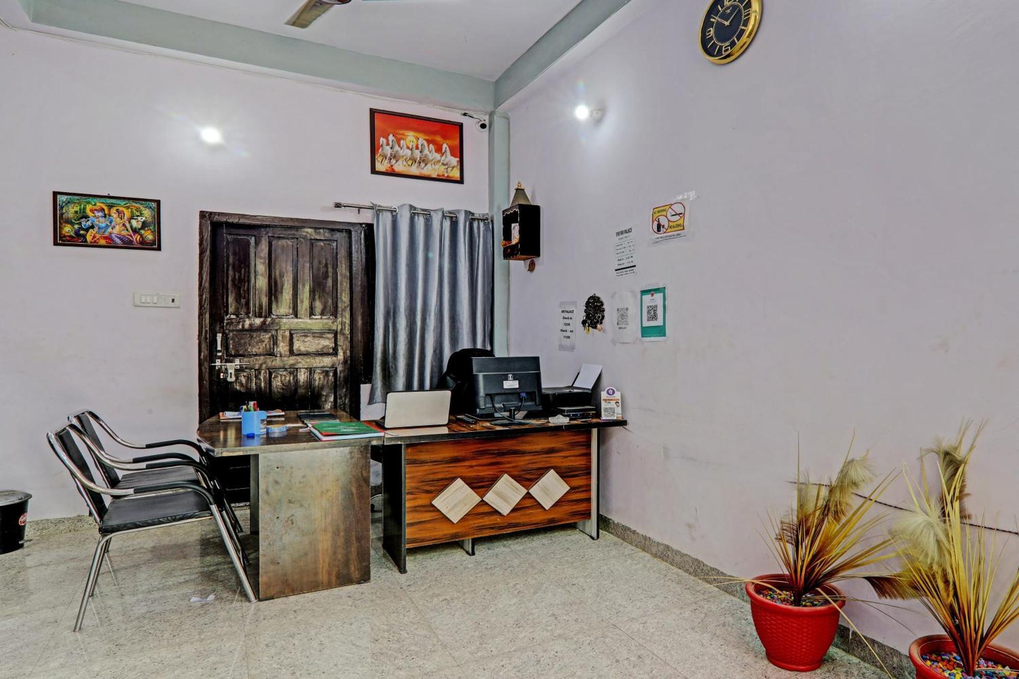 Oyo Hotel Crown ลัคเนา ภายนอก รูปภาพ