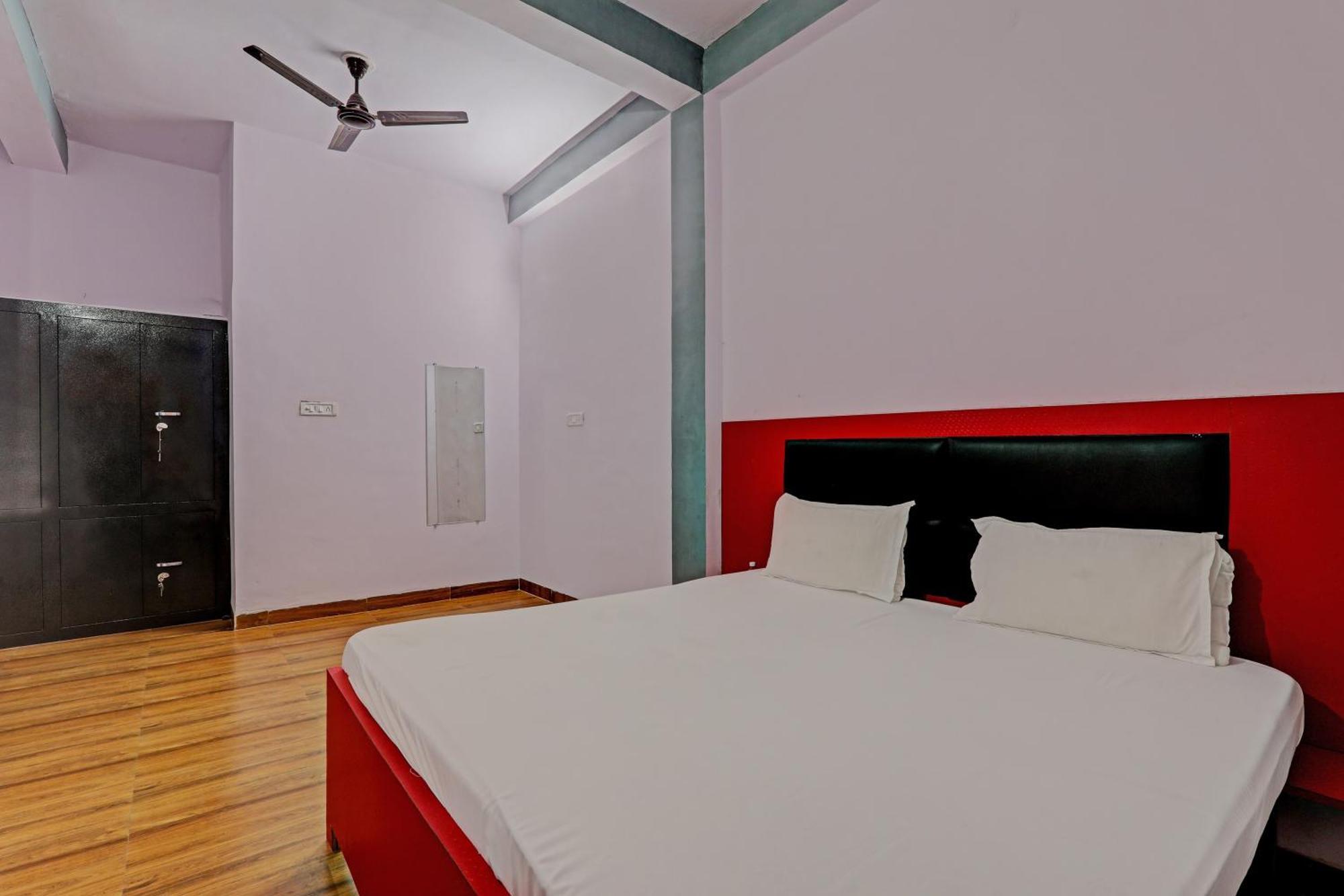 Oyo Hotel Crown ลัคเนา ภายนอก รูปภาพ