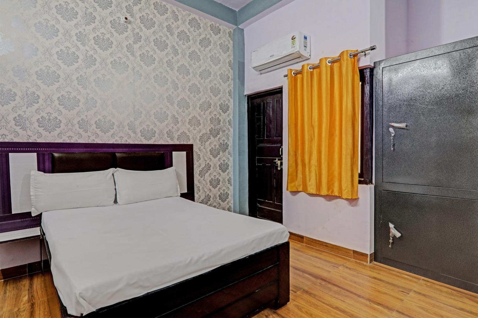 Oyo Hotel Crown ลัคเนา ภายนอก รูปภาพ