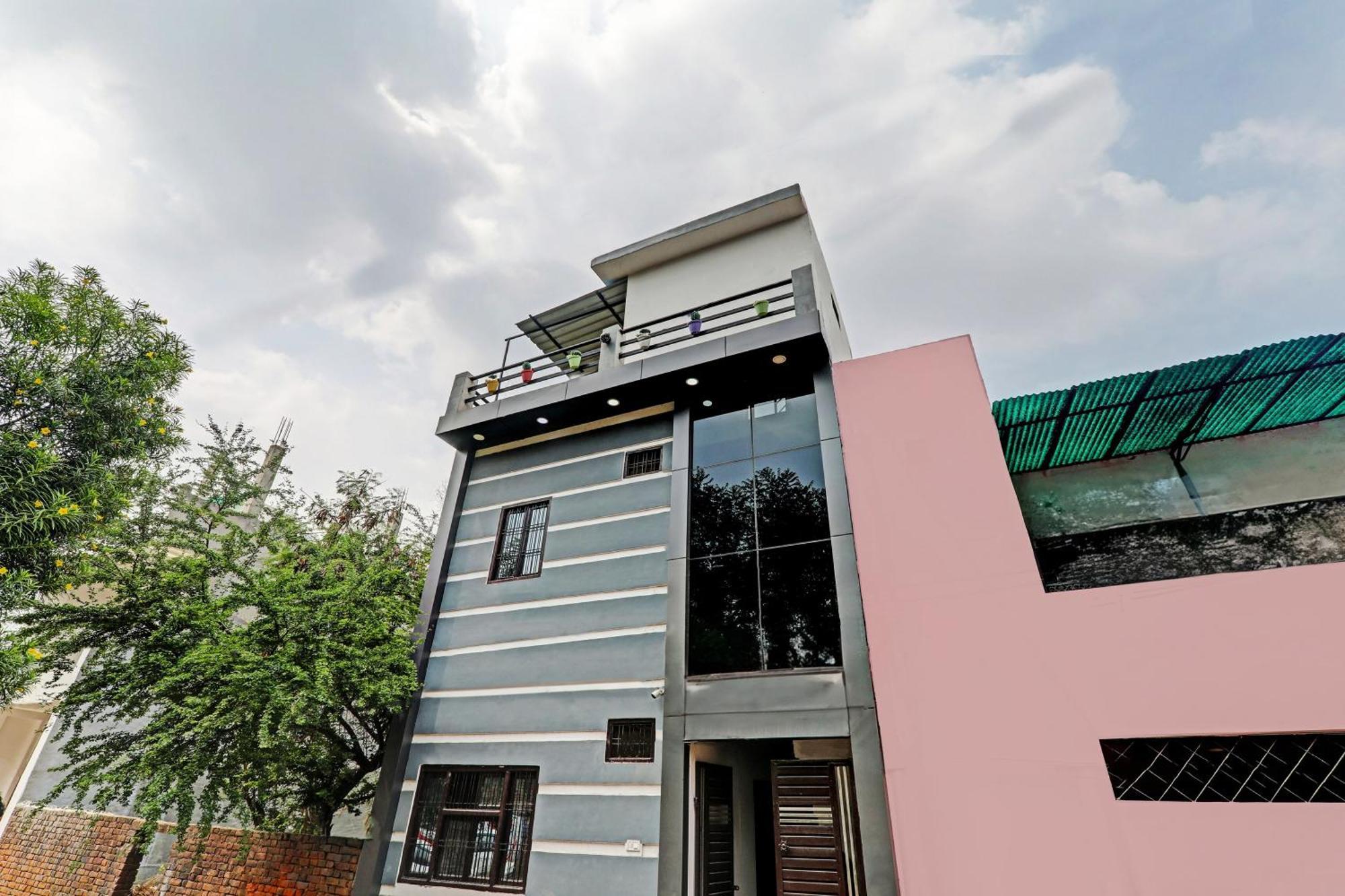 Oyo Hotel Crown ลัคเนา ภายนอก รูปภาพ